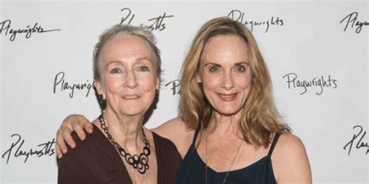 Lisa Emery Net Worth