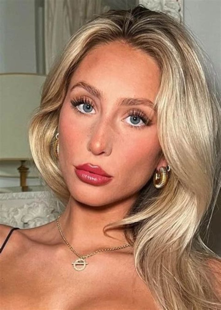 
Liz Earle Height, Weight, Net Worth, Age, Birthday, Wikipedia, Who, Nationality, Biography 